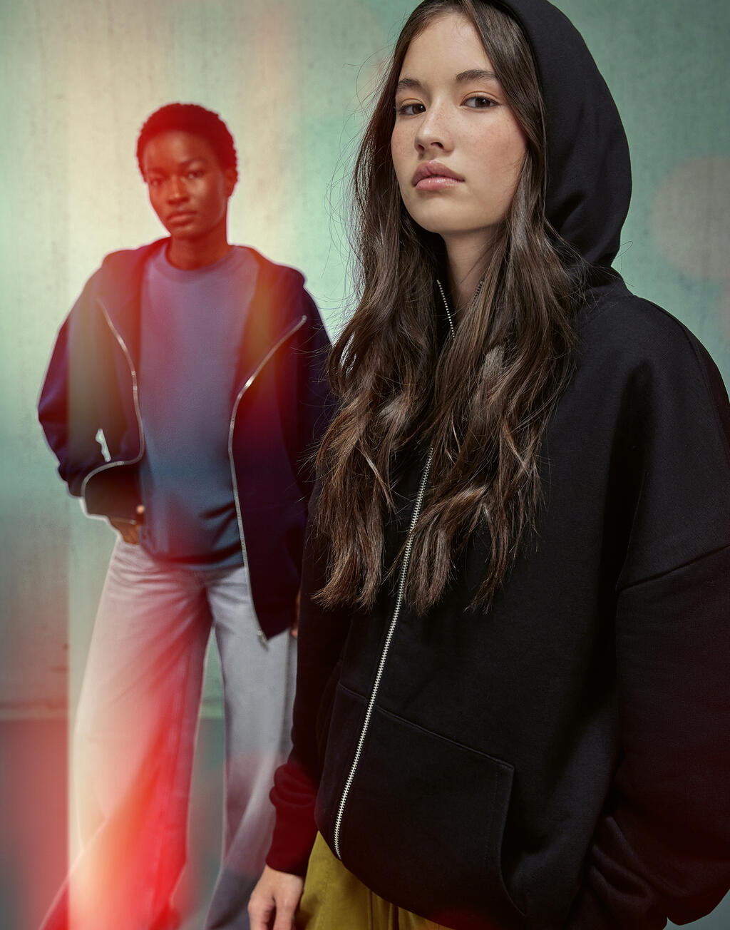 B & C Chaqueta con Cremallera y Capucha Influence